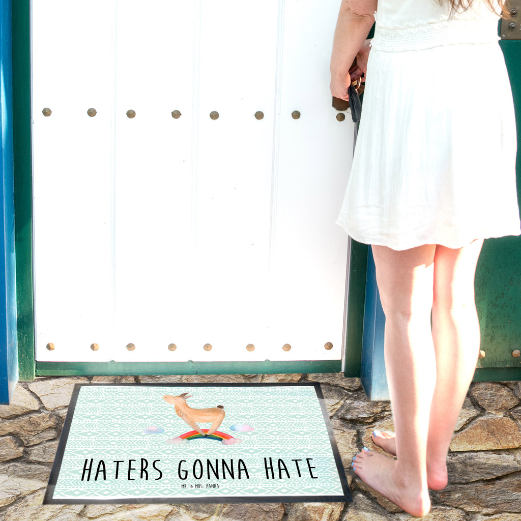 Fußmatte Lama Regenbogen Lama, Lamas, Regenbogen, Haters gonna hate, Haters, Selbstständig, Außenseiter, Schule, Abi, Hobby, Wolkenland, Freiheit	 Türvorleger, Schmutzmatte, Fußabtreter, Matte, Schmutzfänger, Fußabstreifer, Schmutzfangmatte, Türmatte, Motivfußmatte,  Haustürmatte, Vorleger  Lama, Alpaka