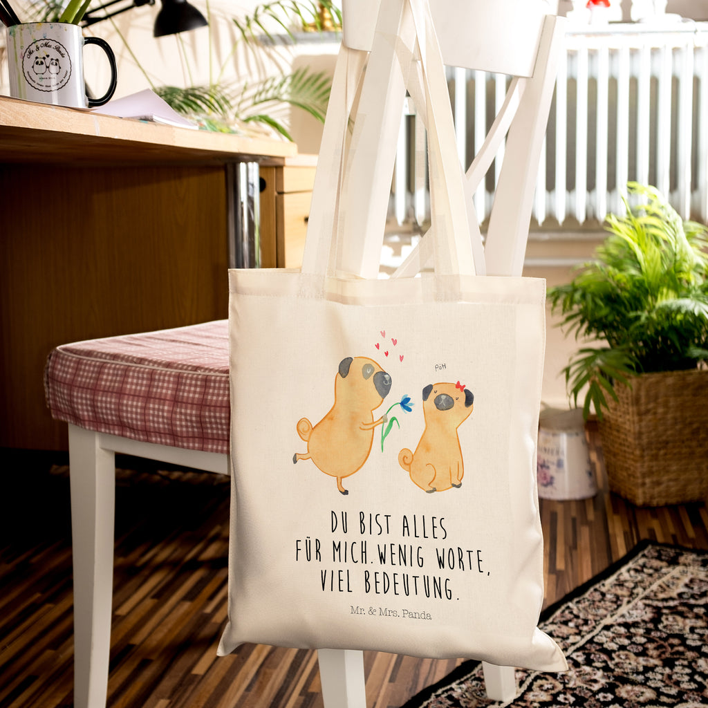 Tragetasche Mops verliebt Beuteltasche, Beutel, Einkaufstasche, Jutebeutel, Stoffbeutel, Hund, Hundemotiv, Haustier, Hunderasse, Tierliebhaber, Hundebesitzer, Sprüche, Mops, Möpse, Hundeliebe, verliebt, Liebe, Liebesspruch. Verlobt, Geschenk Freund, Partner