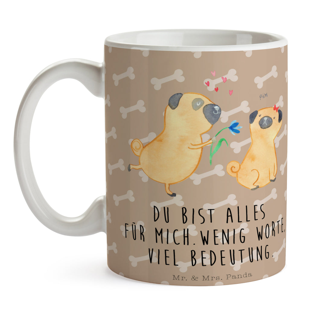 Tasse Mops verliebt  	Mops, Möpse, Hund, Hundeliebe, verliebt, Liebe, Liebesspruch. Verlobt, Geschenk Freund, Partner Becher, Kaffeetasse, Kaffeebecher, Tee, Frühstück, Büro  Hund, Hundemotiv, Haustier, Hunderasse, Tierliebhaber, Hundebesitzer, Sprüche