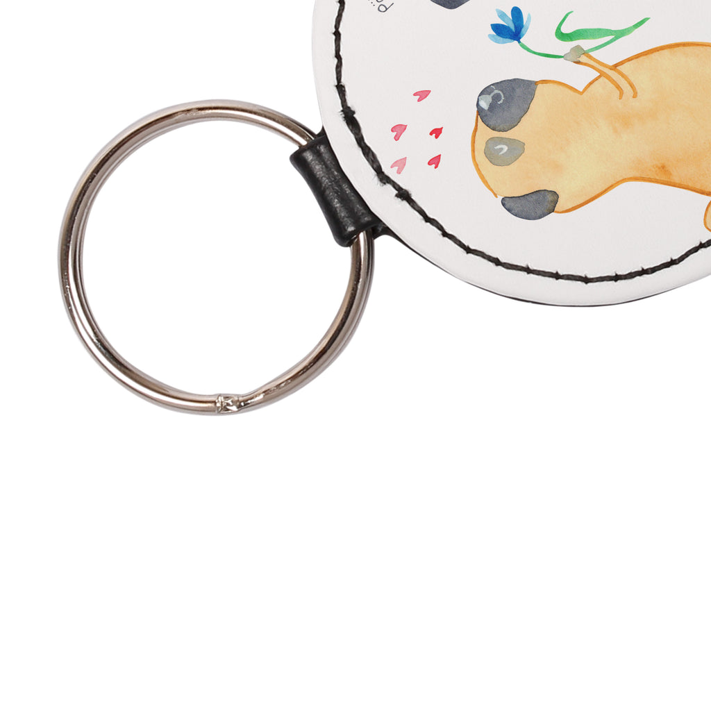 Rund Schlüsselanhänger Mops verliebt Schlüsselanhänger, Anhänger, Taschenanhänger, Glücksbringer, Schutzengel, Hund, Hundemotiv, Haustier, Hunderasse, Tierliebhaber, Hundebesitzer, Sprüche, Mops, Möpse, Hundeliebe, verliebt, Liebe, Liebesspruch. Verlobt, Geschenk Freund, Partner