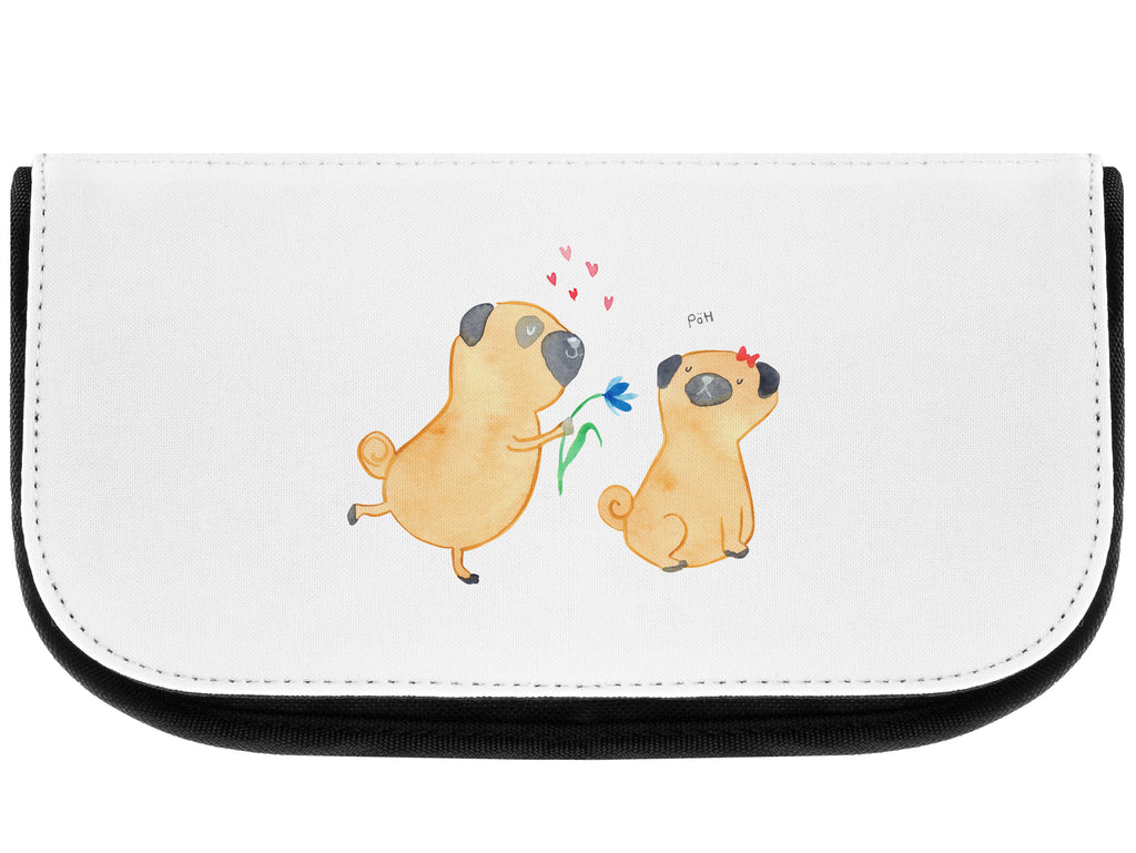 Kosmetiktasche Mops verliebt Kosmetikbeutel, Kulturtasche, Kulturbeutel, Schminktasche, Make-Up Tasche, Hund, Hundemotiv, Haustier, Hunderasse, Tierliebhaber, Hundebesitzer, Sprüche, Mops, Möpse, Hundeliebe, verliebt, Liebe, Liebesspruch. Verlobt, Geschenk Freund, Partner