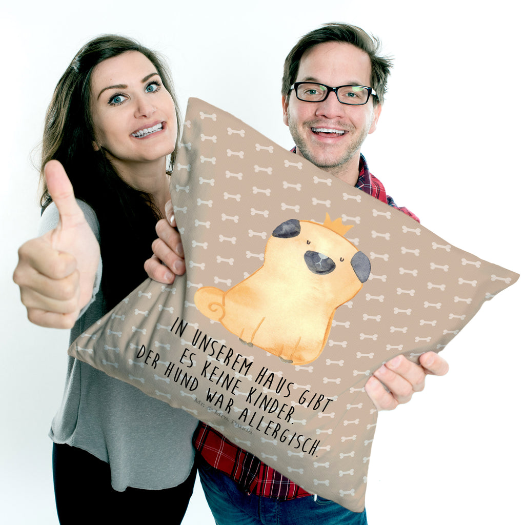 40x40 Kissen Mops Krone Kissenhülle, Kopfkissen, Sofakissen, Dekokissen, Motivkissen, Hund, Hundemotiv, Haustier, Hunderasse, Tierliebhaber, Hundebesitzer, Sprüche, Mops, allergisch, kinderlos, Hausregel, Hundebesitzer. Spruch, lustig