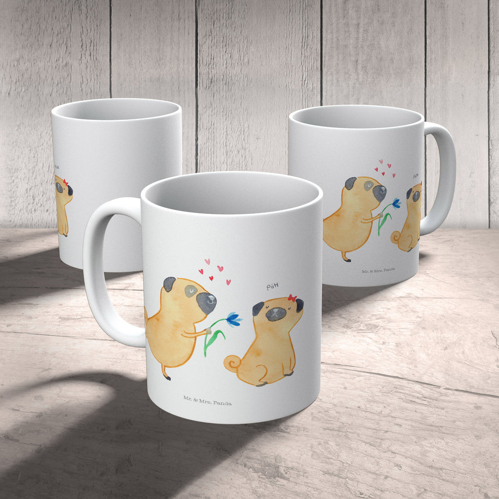 Kindertasse Mops verliebt Kunststoff Tasse, Kindergarten, Tasse, Trinkbecher, Camping Becher, Kaffeetasse, Kunststoffbecher, Kindergartenbecher, Outdoorgeschirr, Kunststoffgeschirr, Reisebecher, Reisetasse, Kinderbecher, Hund, Hundemotiv, Haustier, Hunderasse, Tierliebhaber, Hundebesitzer, Sprüche, Mops, Möpse, Hundeliebe, verliebt, Liebe, Liebesspruch. Verlobt, Geschenk Freund, Partner