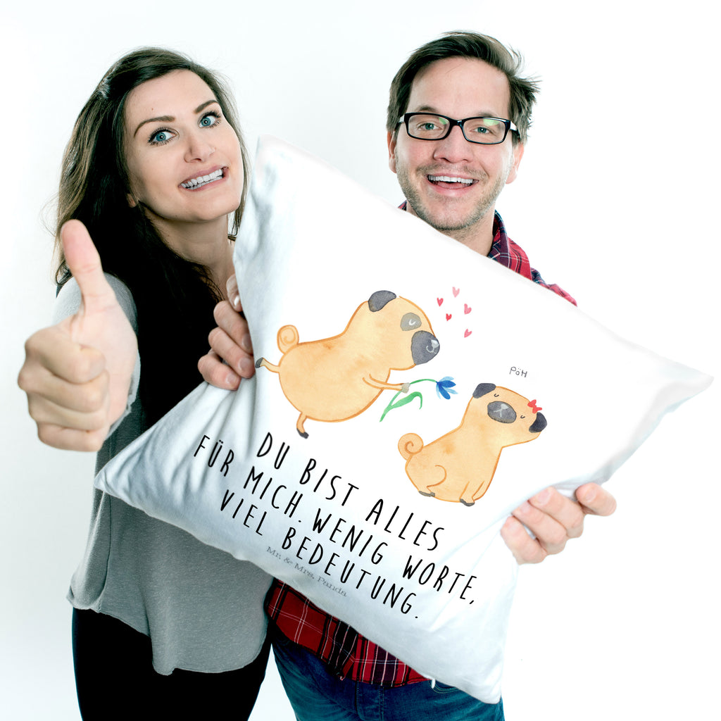 40x40 Kissen Mops verliebt Kissenhülle, Kopfkissen, Sofakissen, Dekokissen, Motivkissen, Hund, Hundemotiv, Haustier, Hunderasse, Tierliebhaber, Hundebesitzer, Sprüche, Mops, Möpse, Hundeliebe, verliebt, Liebe, Liebesspruch. Verlobt, Geschenk Freund, Partner