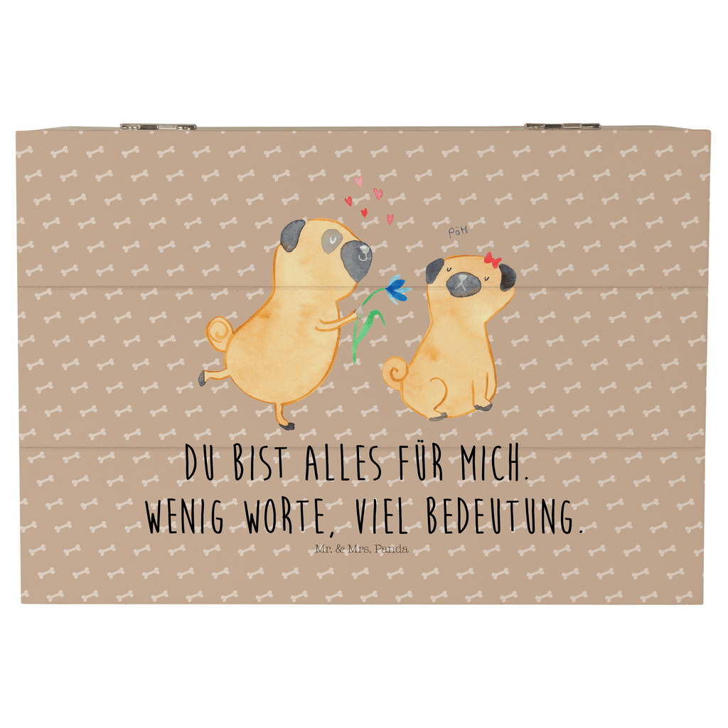 Holzkiste Mops verliebt Holzkiste, Kiste, Schatzkiste, Truhe, Schatulle, XXL, Erinnerungsbox, Erinnerungskiste, Dekokiste, Aufbewahrungsbox, Hund, Hundemotiv, Haustier, Hunderasse, Tierliebhaber, Hundebesitzer, Sprüche, Mops, Möpse, Hundeliebe, verliebt, Liebe, Liebesspruch. Verlobt, Geschenk Freund, Partner