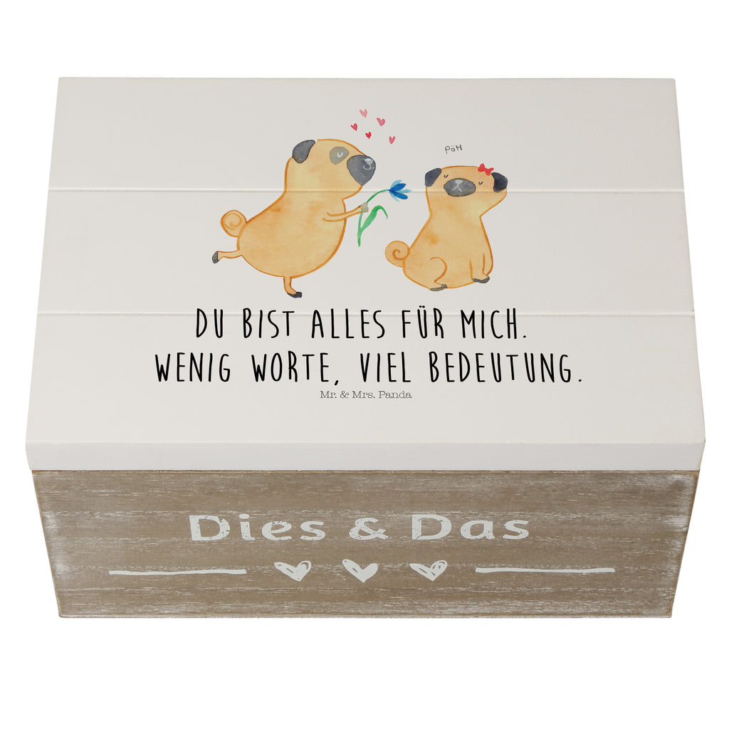 Holzkiste Mops verliebt Holzkiste, Kiste, Schatzkiste, Truhe, Schatulle, XXL, Erinnerungsbox, Erinnerungskiste, Dekokiste, Aufbewahrungsbox, Hund, Hundemotiv, Haustier, Hunderasse, Tierliebhaber, Hundebesitzer, Sprüche, Mops, Möpse, Hundeliebe, verliebt, Liebe, Liebesspruch. Verlobt, Geschenk Freund, Partner