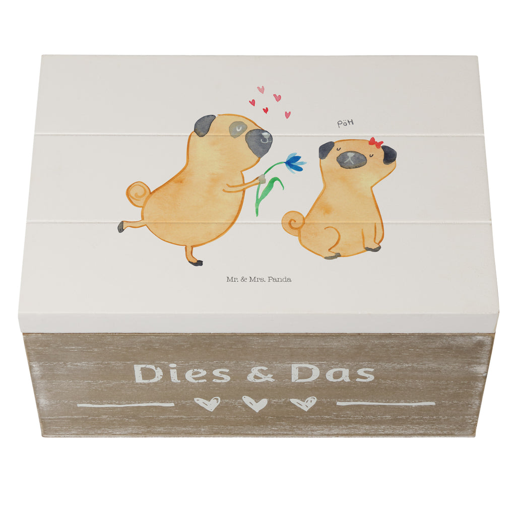 Holzkiste Mops verliebt Holzkiste, Kiste, Schatzkiste, Truhe, Schatulle, XXL, Erinnerungsbox, Erinnerungskiste, Dekokiste, Aufbewahrungsbox, Hund, Hundemotiv, Haustier, Hunderasse, Tierliebhaber, Hundebesitzer, Sprüche, Mops, Möpse, Hundeliebe, verliebt, Liebe, Liebesspruch. Verlobt, Geschenk Freund, Partner