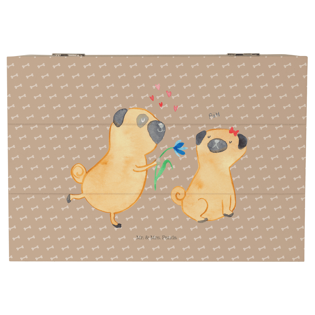 Holzkiste Mops verliebt Holzkiste, Kiste, Schatzkiste, Truhe, Schatulle, XXL, Erinnerungsbox, Erinnerungskiste, Dekokiste, Aufbewahrungsbox, Hund, Hundemotiv, Haustier, Hunderasse, Tierliebhaber, Hundebesitzer, Sprüche, Mops, Möpse, Hundeliebe, verliebt, Liebe, Liebesspruch. Verlobt, Geschenk Freund, Partner