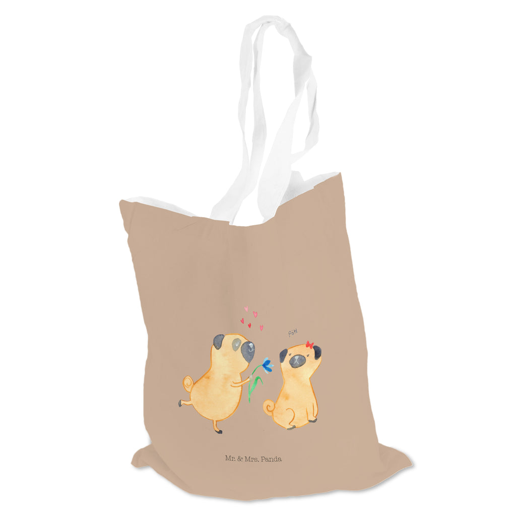 Tragetasche Mops verliebt Beuteltasche, Beutel, Einkaufstasche, Jutebeutel, Stoffbeutel, Hund, Hundemotiv, Haustier, Hunderasse, Tierliebhaber, Hundebesitzer, Sprüche, Mops, Möpse, Hundeliebe, verliebt, Liebe, Liebesspruch. Verlobt, Geschenk Freund, Partner