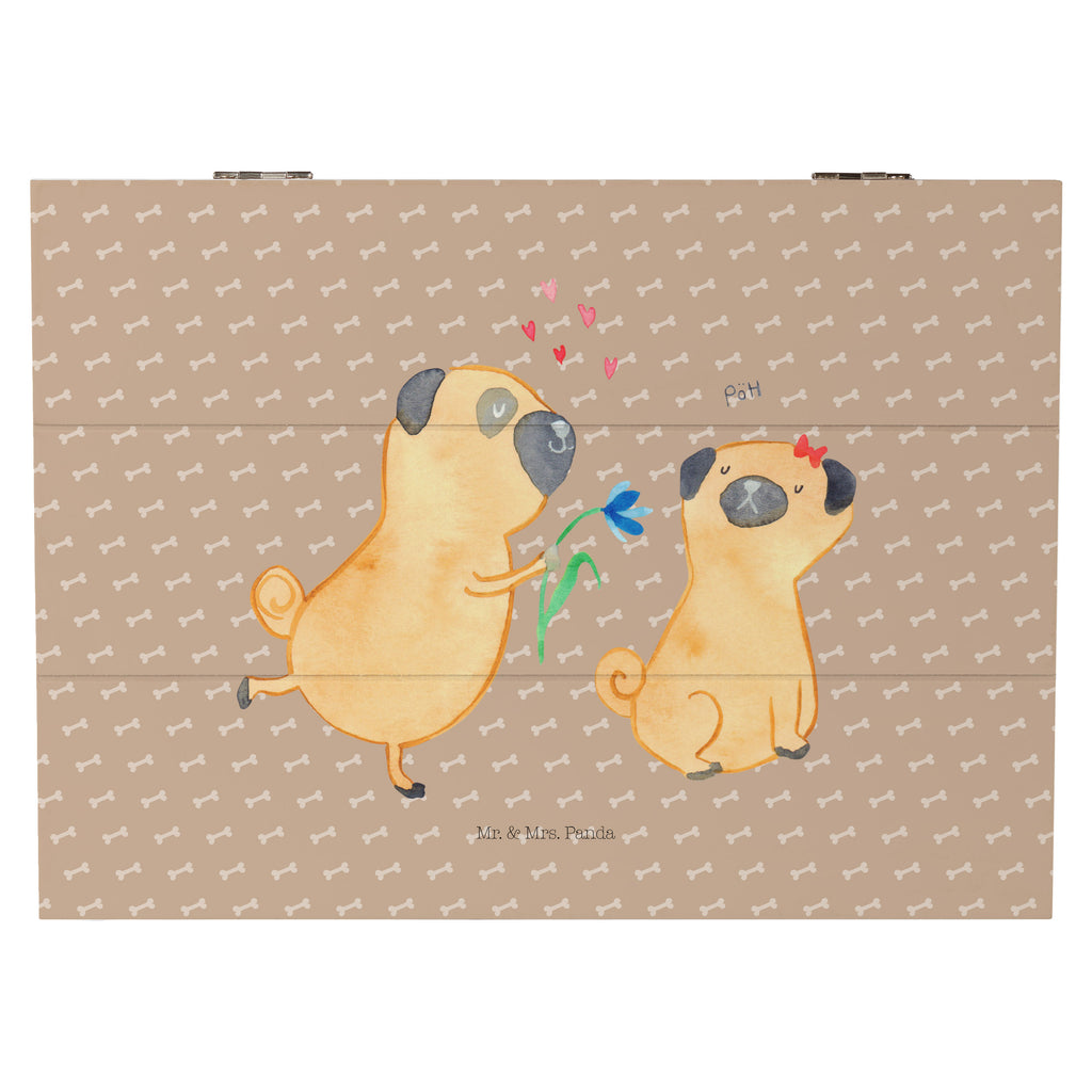 Holzkiste Mops verliebt Holzkiste, Kiste, Schatzkiste, Truhe, Schatulle, XXL, Erinnerungsbox, Erinnerungskiste, Dekokiste, Aufbewahrungsbox, Hund, Hundemotiv, Haustier, Hunderasse, Tierliebhaber, Hundebesitzer, Sprüche, Mops, Möpse, Hundeliebe, verliebt, Liebe, Liebesspruch. Verlobt, Geschenk Freund, Partner