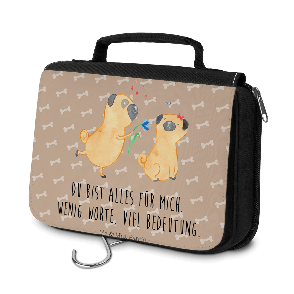 Kulturbeutel Mops verliebt Kulturbeutel, Zum Aufhängen, Waschtasche, Kosmetiktasche, Damen, Herren, Aufbewahrungstasche, Schminktasche, Kosmetikbeutel, Organizer, Kulturtasche, Schminkutensil, Hund, Hundemotiv, Haustier, Hunderasse, Tierliebhaber, Hundebesitzer, Sprüche, Mops, Möpse, Hundeliebe, verliebt, Liebe, Liebesspruch. Verlobt, Geschenk Freund, Partner
