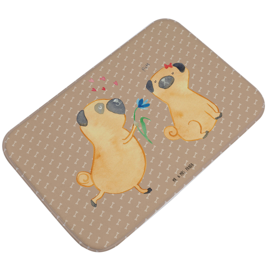 Badvorleger Mops verliebt Badematte, Badteppich, Duschvorleger, Badezimmerteppich, Badezimmermatte, Badvorleger, Duschmatte, Duschteppich, Hund, Hundemotiv, Haustier, Hunderasse, Tierliebhaber, Hundebesitzer, Sprüche, Mops, Möpse, Hundeliebe, verliebt, Liebe, Liebesspruch. Verlobt, Geschenk Freund, Partner