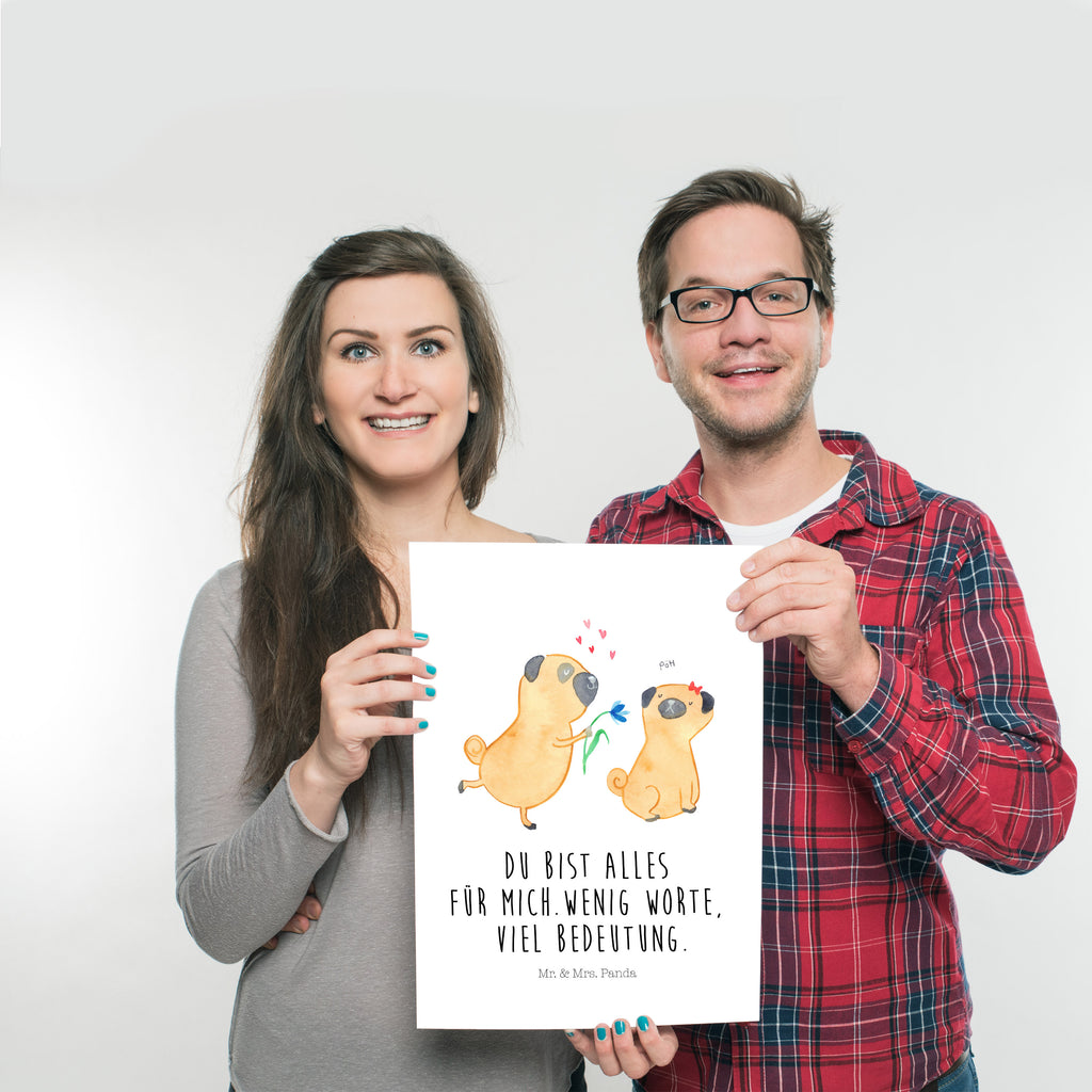 Poster Mops verliebt Poster, Wandposter, Bild, Wanddeko, Küchenposter, Kinderposter, Wanddeko Bild, Raumdekoration, Wanddekoration, Handgemaltes Poster, Mr. & Mrs. Panda Poster, Designposter, Kunstdruck, Posterdruck, Hund, Hundemotiv, Haustier, Hunderasse, Tierliebhaber, Hundebesitzer, Sprüche, Mops, Möpse, Hundeliebe, verliebt, Liebe, Liebesspruch. Verlobt, Geschenk Freund, Partner