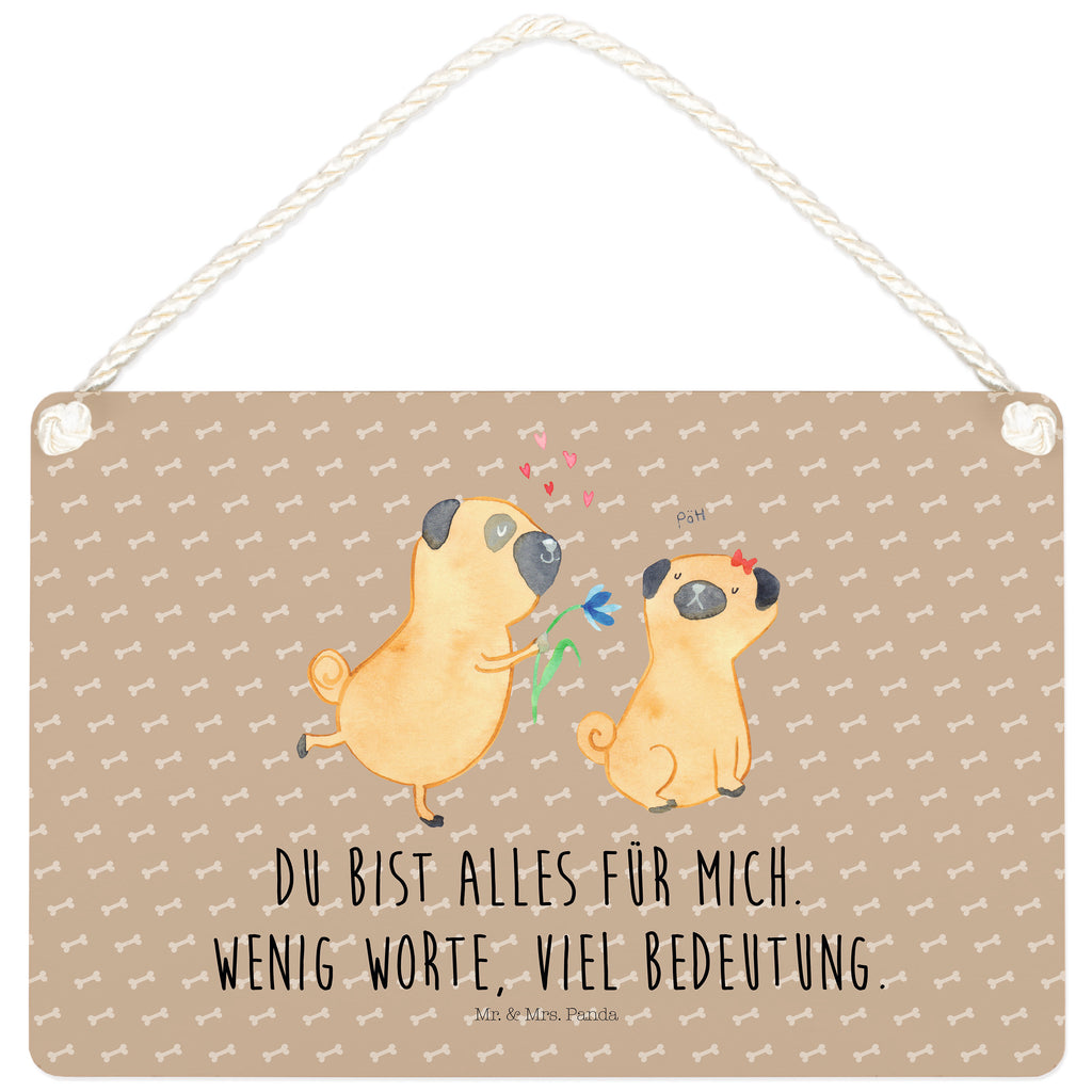 Deko Schild Mops verliebt  	Mops, Möpse, Hund, Hundeliebe, verliebt, Liebe, Liebesspruch. Verlobt, Geschenk Freund, Partner Dekoschild, Deko Schild, Schild, Tür Schild, Türschild, Holzschild, Wandschild, Wanddeko  Hund, Hundemotiv, Haustier, Hunderasse, Tierliebhaber, Hundebesitzer, Sprüche