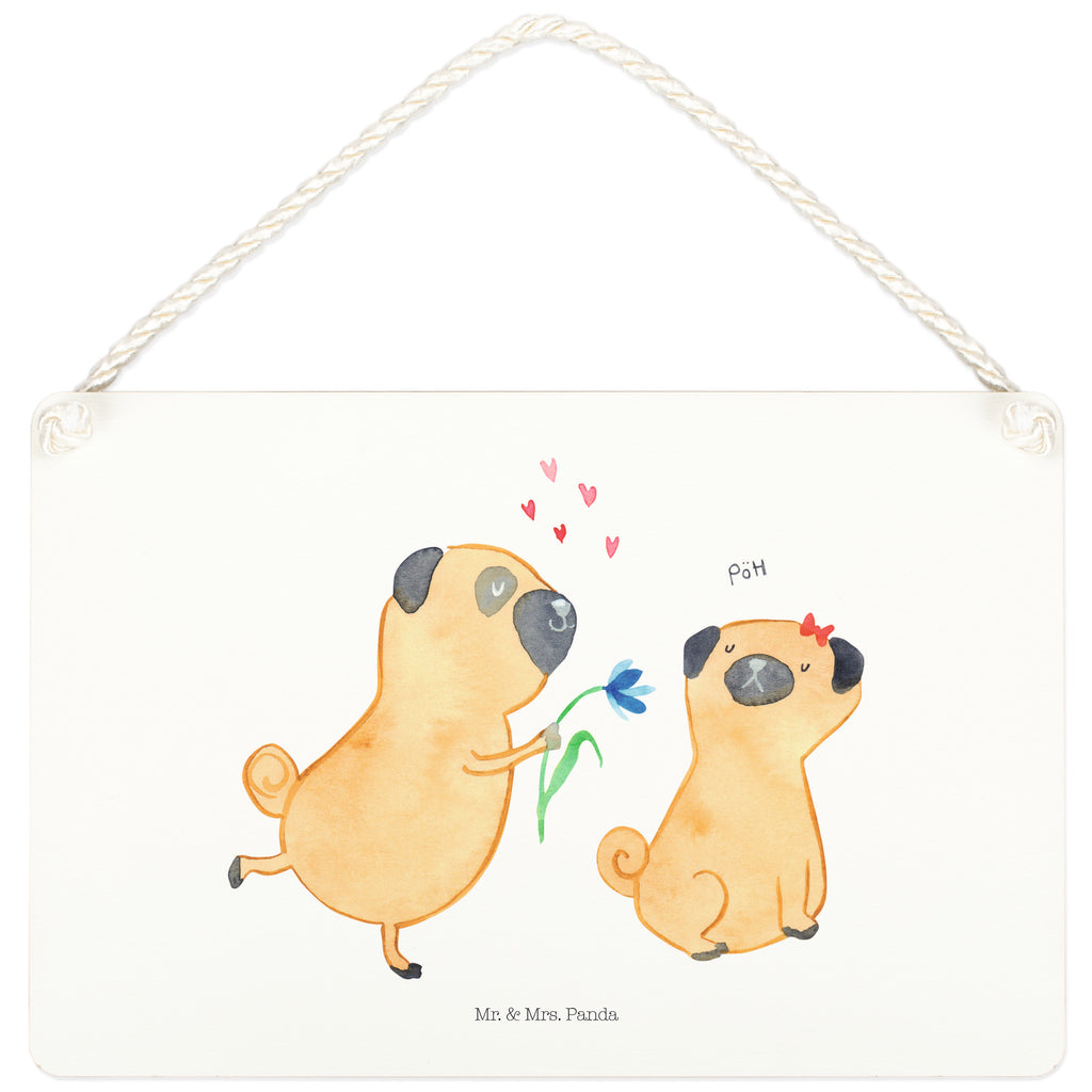 Deko Schild Mops verliebt  	Mops, Möpse, Hund, Hundeliebe, verliebt, Liebe, Liebesspruch. Verlobt, Geschenk Freund, Partner Dekoschild, Deko Schild, Schild, Tür Schild, Türschild, Holzschild, Wandschild, Wanddeko  Hund, Hundemotiv, Haustier, Hunderasse, Tierliebhaber, Hundebesitzer, Sprüche