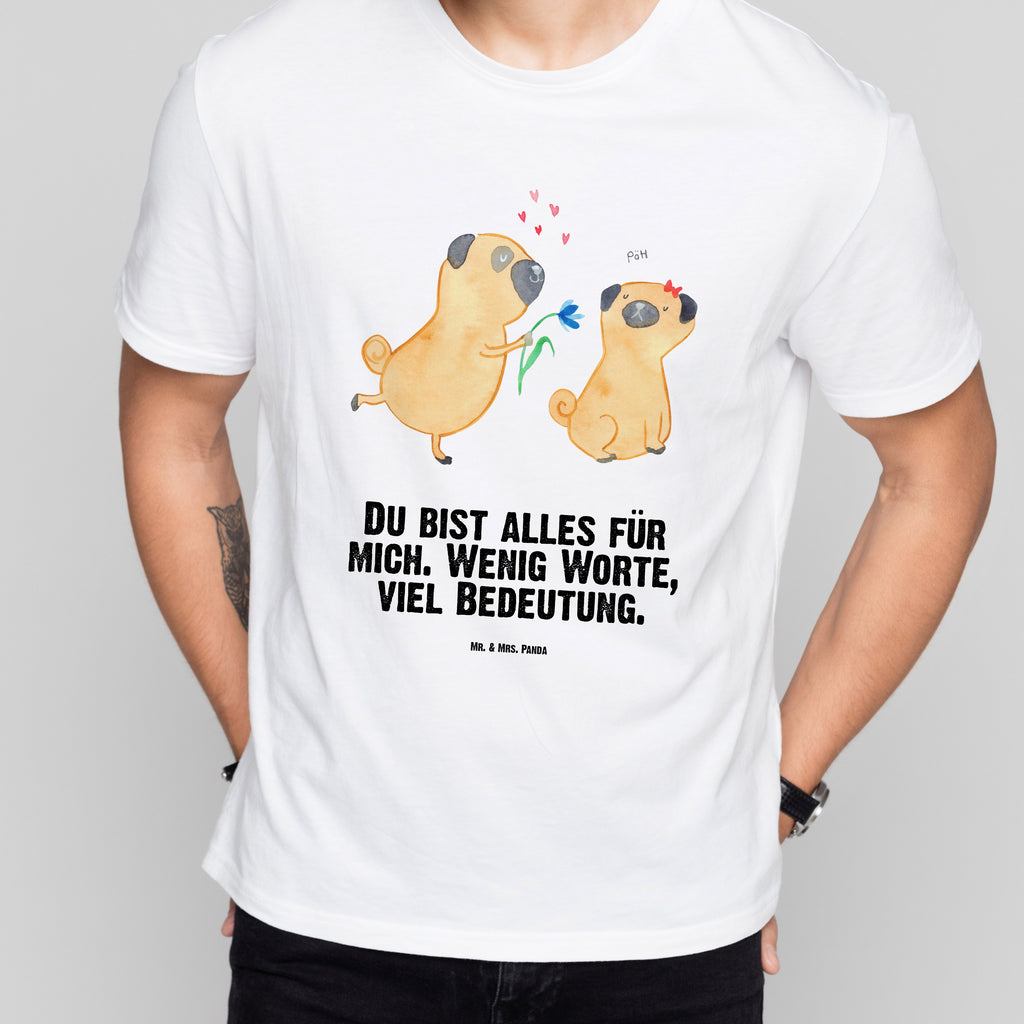 Größe S T-Shirt Mops verliebt T-Shirt, Shirt, Tshirt, Lustiges T-Shirt, T-Shirt mit Spruch, Party, Junggesellenabschied, Jubiläum, Geburstag, Herrn, Damen, Männer, Frauen, Schlafshirt, Nachthemd, Sprüche, Hund, Hundemotiv, Haustier, Hunderasse, Tierliebhaber, Hundebesitzer, Mops, Möpse, Hundeliebe, verliebt, Liebe, Liebesspruch. Verlobt, Geschenk Freund, Partner