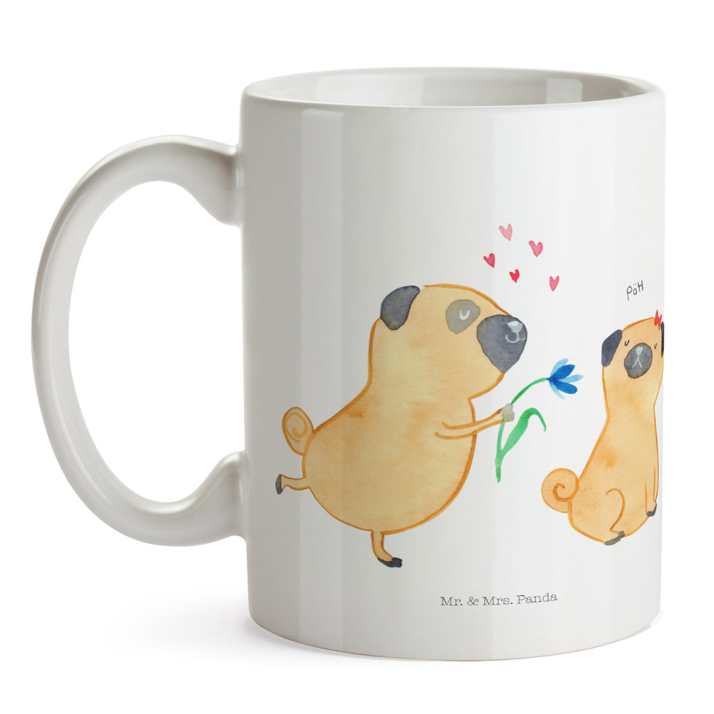 Tasse Mops verliebt  	Mops, Möpse, Hund, Hundeliebe, verliebt, Liebe, Liebesspruch. Verlobt, Geschenk Freund, Partner Becher, Kaffeetasse, Kaffeebecher, Tee, Frühstück, Büro  Hund, Hundemotiv, Haustier, Hunderasse, Tierliebhaber, Hundebesitzer, Sprüche