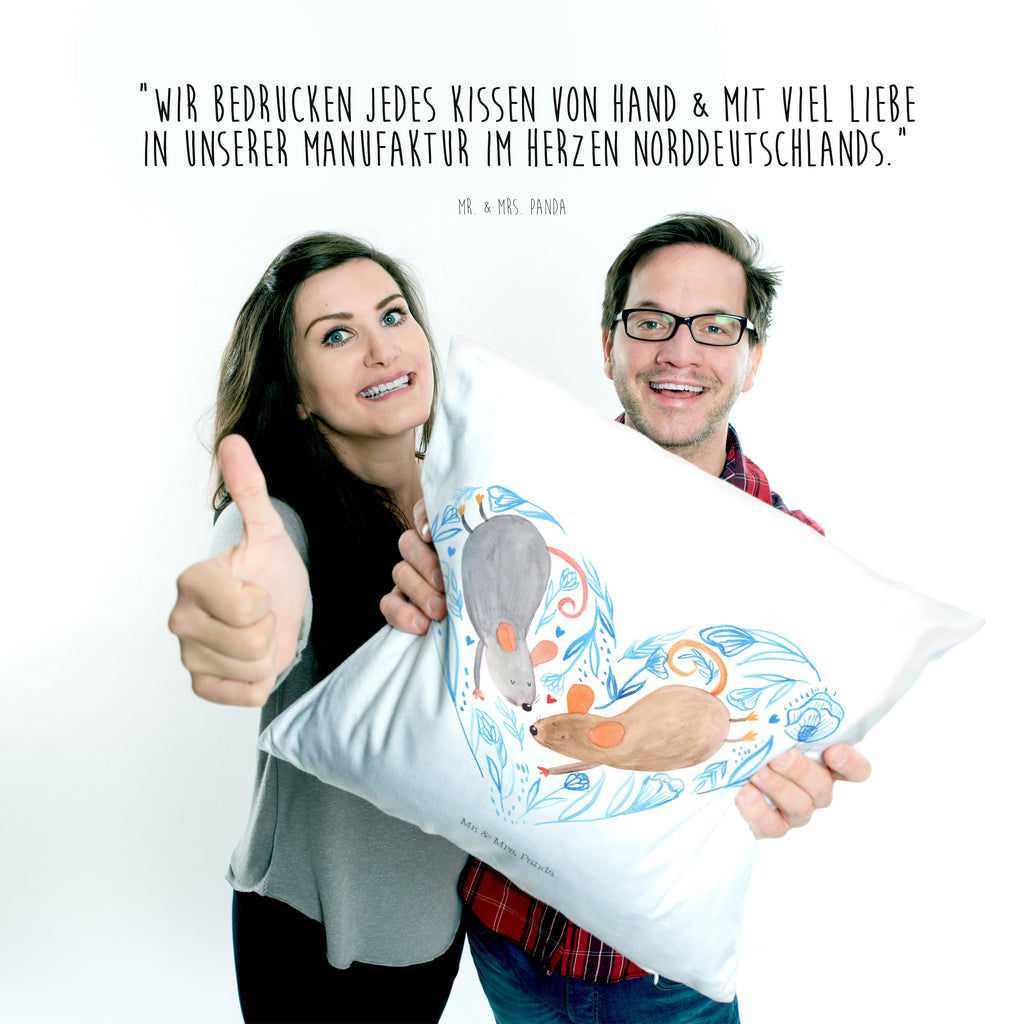 40x40 Kissen Mäuse Herz Kissenhülle, Kopfkissen, Sofakissen, Dekokissen, Motivkissen, Liebe, Partner, Freund, Freundin, Ehemann, Ehefrau, Heiraten, Verlobung, Heiratsantrag, Liebesgeschenk, Jahrestag, Hocheitstag, Maus, Mäuse, Liebesbotschaft, Liebesbeweis, Hochzeit, Lieblingsmensch, Gemeinsamkeit, Love, Geschenk für zwei
