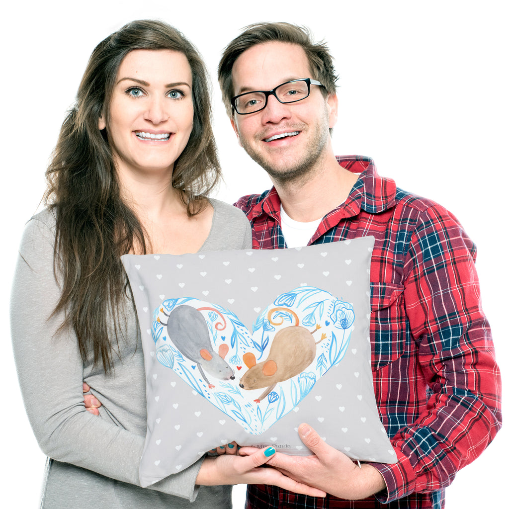 40x40 Kissen Mäuse Herz Kissenhülle, Kopfkissen, Sofakissen, Dekokissen, Motivkissen, Liebe, Partner, Freund, Freundin, Ehemann, Ehefrau, Heiraten, Verlobung, Heiratsantrag, Liebesgeschenk, Jahrestag, Hocheitstag, Maus, Mäuse, Liebesbotschaft, Liebesbeweis, Hochzeit, Lieblingsmensch, Gemeinsamkeit, Love, Geschenk für zwei