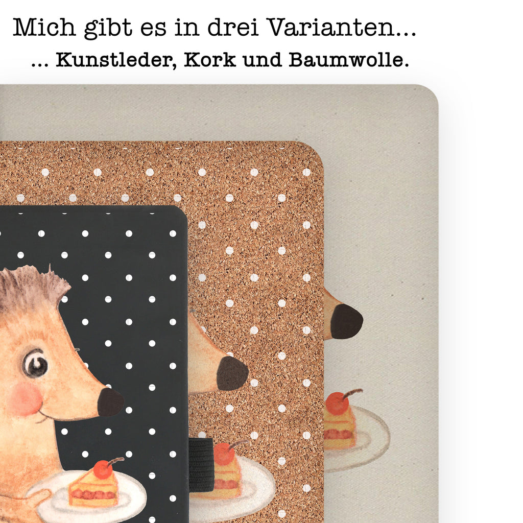 DIN A4 Baumwoll Notizbuch Igel mit Kuchenstück Notizen, Eintragebuch, Tagebuch, Notizblock, Adressbuch, Journal, Kladde, Skizzenbuch, Notizheft, Schreibbuch, Schreibheft, Tiermotive, Gute Laune, lustige Sprüche, Tiere, Igel, Essen Spruch, Kuchen, Backen Geschenk, Kuchen backen, Einladung Party, Geburtstagskuchen, Torte