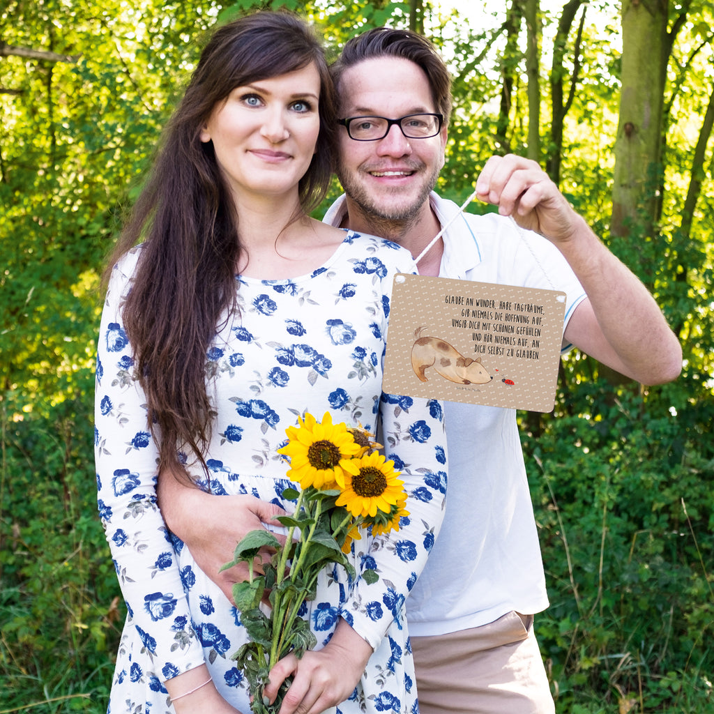 Deko Schild Hund Marienkäfer Dekoschild, Deko Schild, Schild, Tür Schild, Türschild, Holzschild, Wandschild, Wanddeko, Hund, Hundemotiv, Haustier, Hunderasse, Tierliebhaber, Hundebesitzer, Sprüche, Hunde, Hundespruch, Marienkäfer, Mischling, Mischlinghund