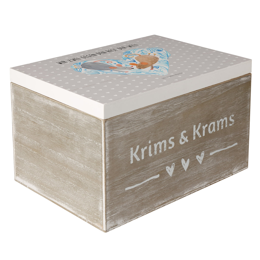 Holzkiste Mäuse Herz Holzkiste, Kiste, Schatzkiste, Truhe, Schatulle, XXL, Erinnerungsbox, Erinnerungskiste, Dekokiste, Aufbewahrungsbox, Liebe, Partner, Freund, Freundin, Ehemann, Ehefrau, Heiraten, Verlobung, Heiratsantrag, Liebesgeschenk, Jahrestag, Hocheitstag, Maus, Mäuse, Liebesbotschaft, Liebesbeweis, Hochzeit, Lieblingsmensch, Gemeinsamkeit, Love, Geschenk für zwei