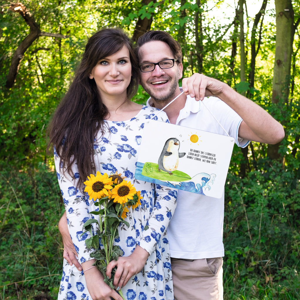 Deko Schild Pinguin Surfer Dekoschild, Deko Schild, Schild, Tür Schild, Türschild, Holzschild, Wandschild, Wanddeko, Pinguin, Pinguine, surfen, Surfer, Hawaii, Urlaub, Wellen, Wellen reiten, Portugal