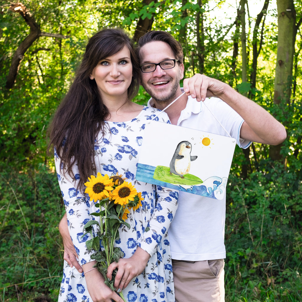 Deko Schild Pinguin Surfer Dekoschild, Deko Schild, Schild, Tür Schild, Türschild, Holzschild, Wandschild, Wanddeko, Pinguin, Pinguine, surfen, Surfer, Hawaii, Urlaub, Wellen, Wellen reiten, Portugal