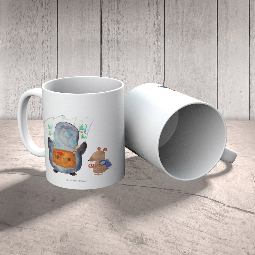 Tasse Pinguin & Maus Wanderer Pinguin, Pinguine, Abenteurer, Abenteuer, Roadtrip, Ausflug, Wanderlust, wandern Becher, Kaffeetasse, Kaffeebecher, Tee, Frühstück, Büro  Pinguin