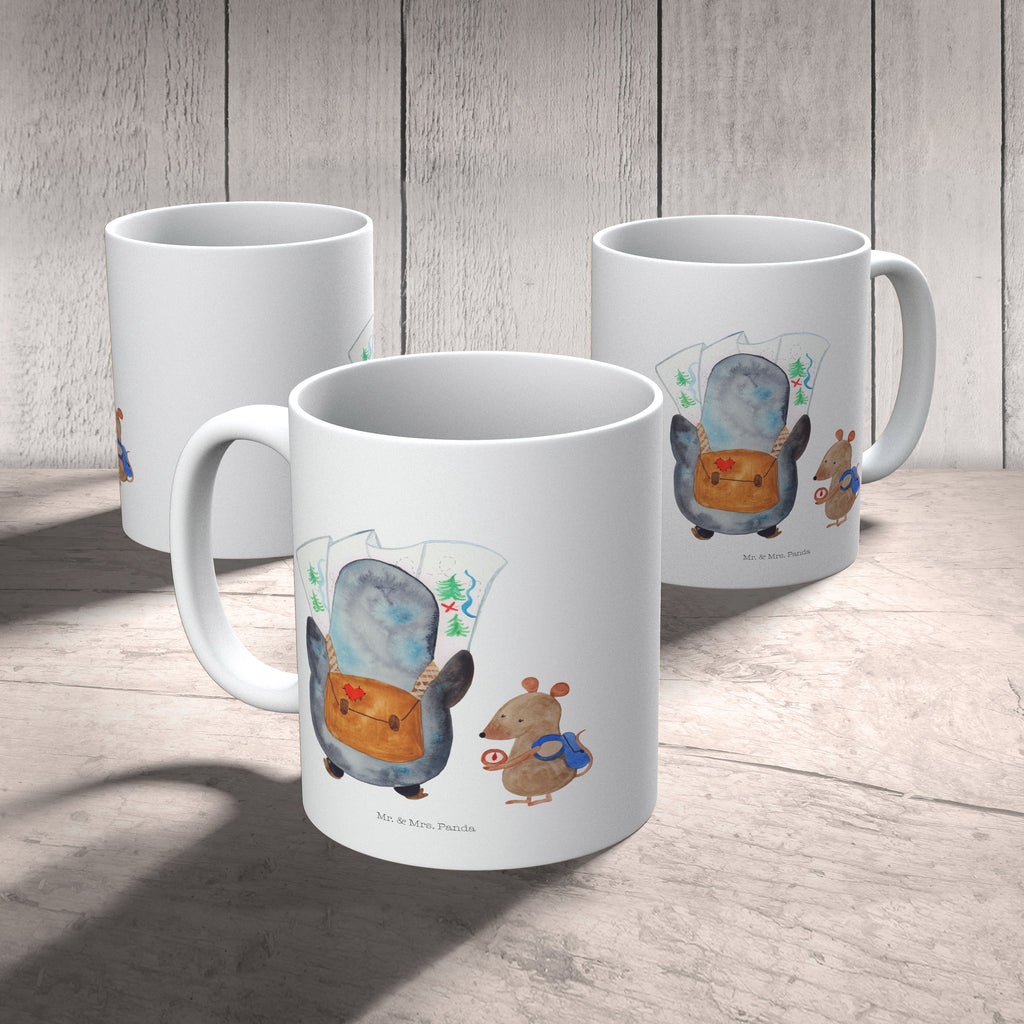 Tasse Pinguin & Maus Wanderer Pinguin, Pinguine, Abenteurer, Abenteuer, Roadtrip, Ausflug, Wanderlust, wandern Becher, Kaffeetasse, Kaffeebecher, Tee, Frühstück, Büro  Pinguin