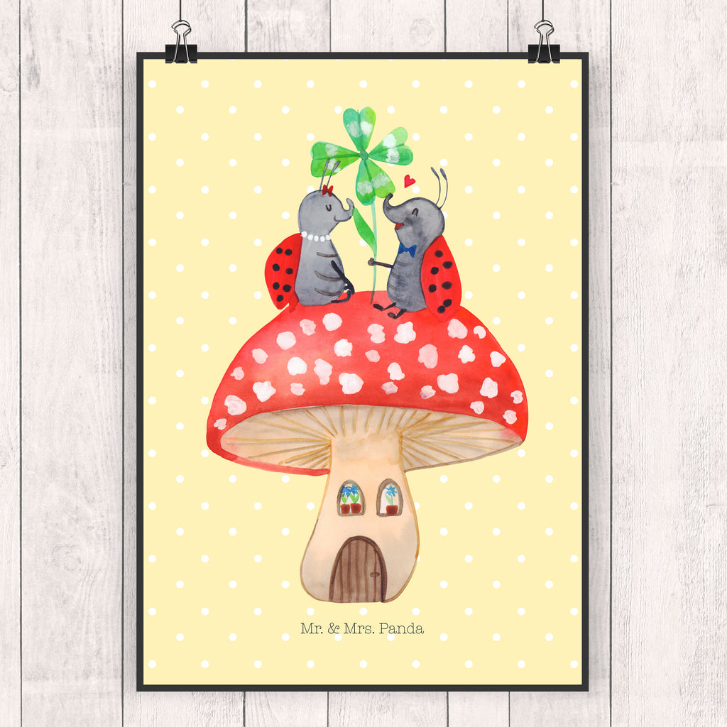 Poster Marienkäfer Paar Fliegenpilz Poster, Wandposter, Bild, Wanddeko, Küchenposter, Kinderposter, Wanddeko Bild, Raumdekoration, Wanddekoration, Handgemaltes Poster, Mr. & Mrs. Panda Poster, Designposter, Kunstdruck, Posterdruck, Tiermotive, Gute Laune, lustige Sprüche, Tiere, Haus, Wohnung, zuhause, Fliegenpilz, Marienkäfer, Fleigenpilzhaus