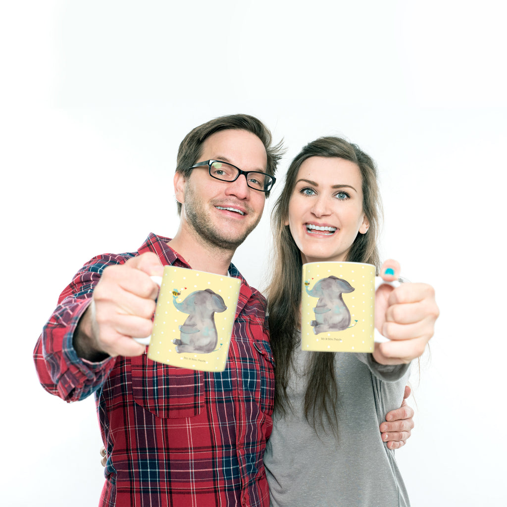 Tasse Elefant & Biene Elefant, Biene, Liebe, Liebesbeweis, Jahrestag, Liebesgeschenk, Heiratsantrag, Hochzeitsgeschenk, Liebesspruch Becher, Kaffeetasse, Kaffeebecher, Tee, Frühstück, Büro  süße Tiermotive, gute Laune, lustige Sprüche, Tiere