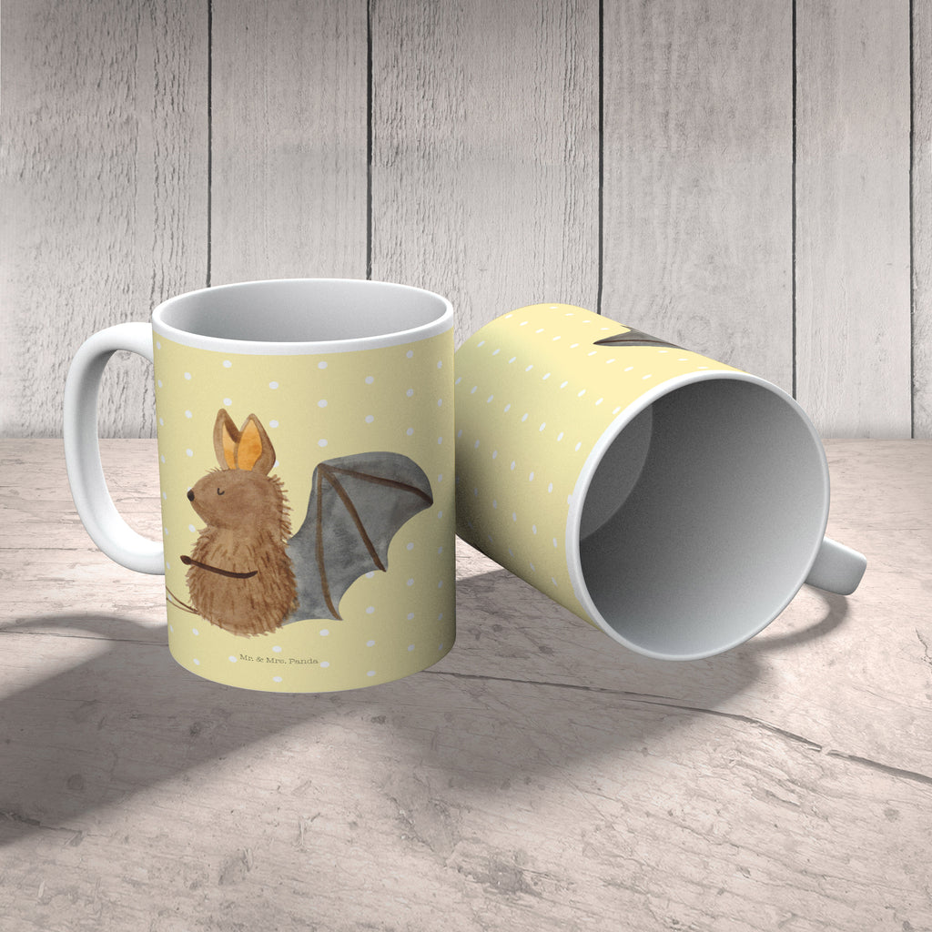 Tasse Fledermaus sitzend Fledermaus, Fledermäuse, Motivation, entspannen Becher, Kaffeetasse, Kaffeebecher, Tee, Frühstück, Büro  süße Tiermotive, gute Laune, lustige Sprüche, Tiere