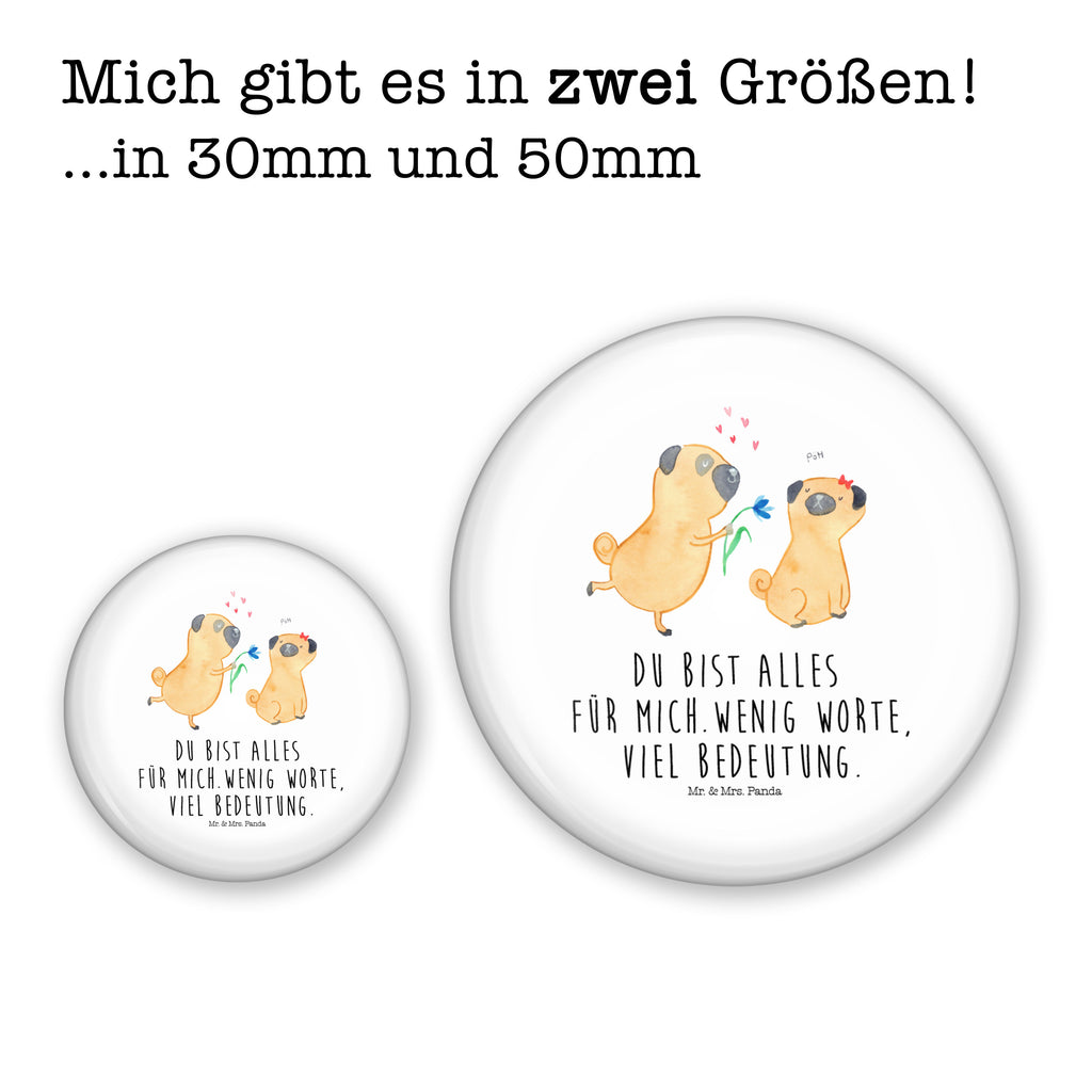50mm Button Mops verliebt 50mm Button, Button, Pin, Anstecknadel, Hund, Hundemotiv, Haustier, Hunderasse, Tierliebhaber, Hundebesitzer, Sprüche, Mops, Möpse, Hundeliebe, verliebt, Liebe, Liebesspruch. Verlobt, Geschenk Freund, Partner