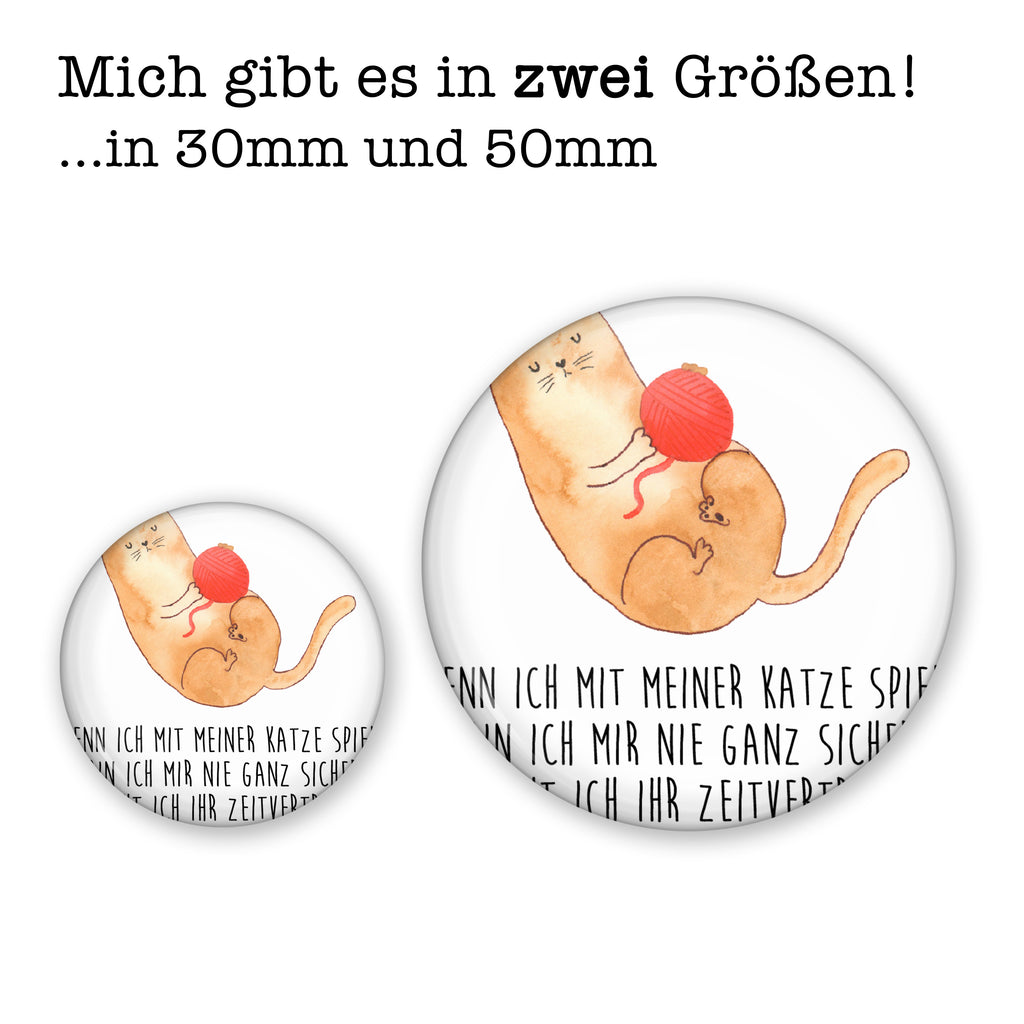 50mm Button Katzen Wollknäul 50mm Button, Button, Pin, Anstecknadel, Katze, Katzenmotiv, Katzenfan, Katzendeko, Katzenfreund, Katzenliebhaber, Katzenprodukte, Katzenartikel, Katzenaccessoires, Katzensouvenirs, Katzenliebhaberprodukte, Katzenmotive, Katzen, Kater, Mietze, Cat, Cats, Katzenhalter, Katzenbesitzerin, Haustier, Wollknäuel, Wolle, Spielen, Spiel, verspielt