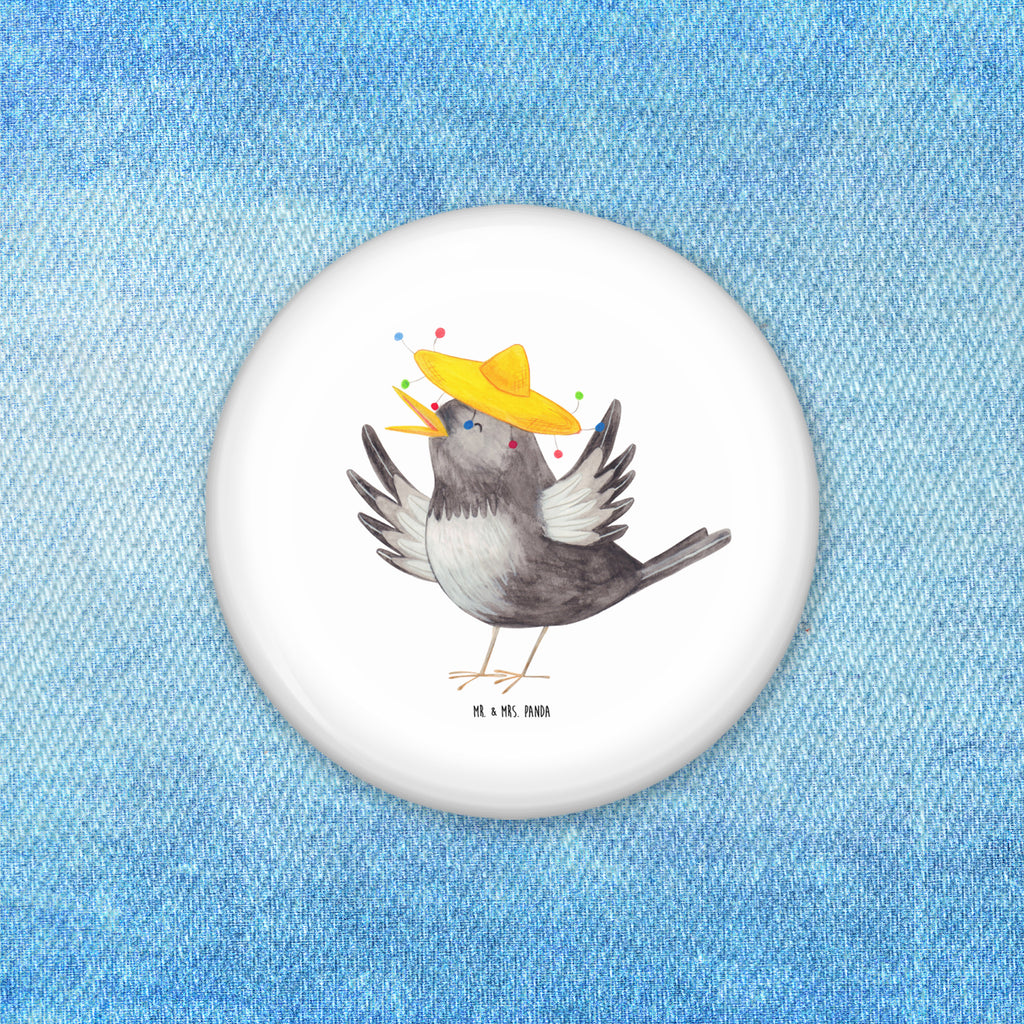 50mm Button Rabe mit Sombrero 50mm Button, Button, Pin, Anstecknadel, Tiermotive, Gute Laune, lustige Sprüche, Tiere, Rabe, Vogel, Vögel, Spruch positiv, fröhlich sein, glücklich sein, Glück Spruch, froh, Elster, Motivation