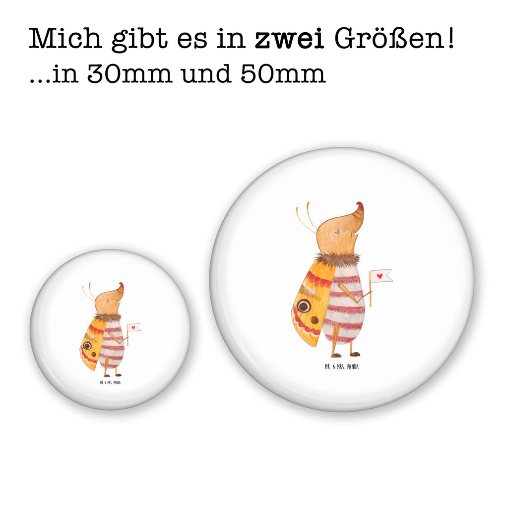 50mm Button Nachtfalter mit Fähnchen 50mm Button, Button, Pin, Anstecknadel, Tiermotive, Gute Laune, lustige Sprüche, Tiere, Nachtfalter, Käfer, Spruch lustig, Spruch witzig, süß, niedlich, Küche Deko, Was kostet die Welt