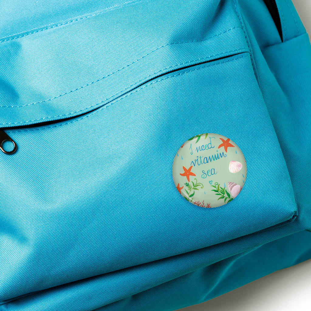 50mm Button Vitamin Sea 50mm Button, Button, Pin, Anstecknadel, Blumen Deko, Frühlings Deko, Sommer Deko, Dekoration, positive Botschaft, Naturliebhaber, Outdoor, Natur, Abenteuer, Vitamin Sea, See, Schwimmen Spruch, Schwimmer Geschenk, Strand Urlaub, Wasserratte Geschenk, Urlaub am Meer