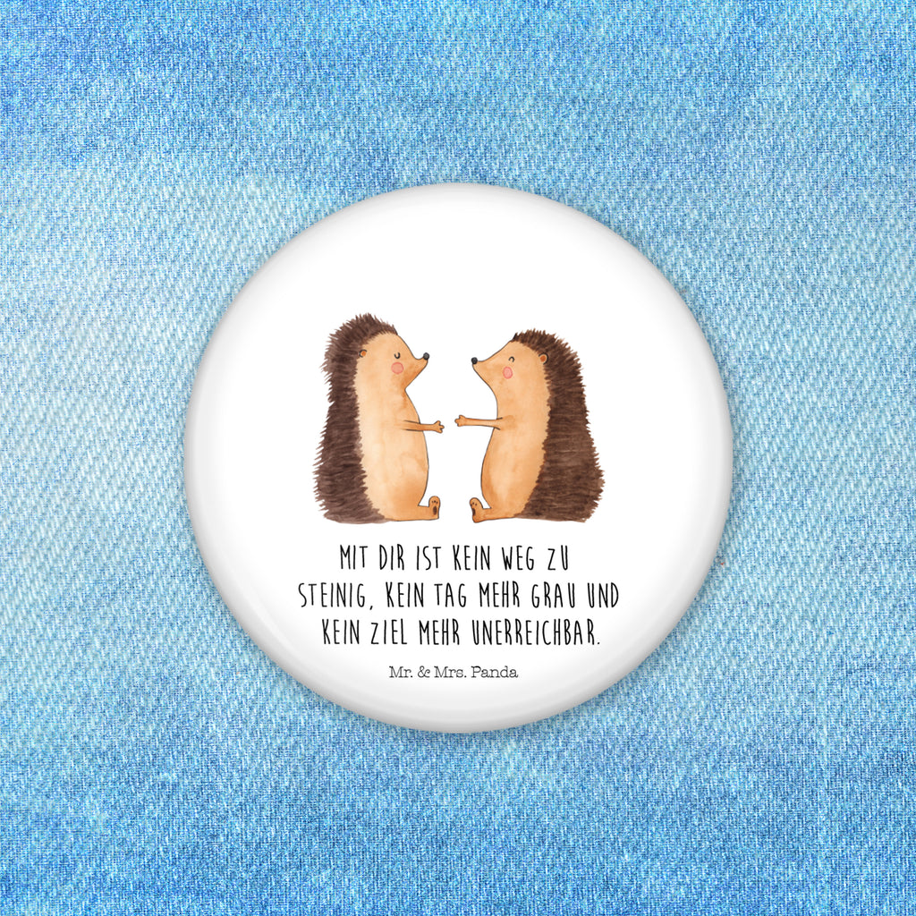 50mm Button Igel Liebe 50mm Button, Button, Pin, Anstecknadel, Liebe, Partner, Freund, Freundin, Ehemann, Ehefrau, Heiraten, Verlobung, Heiratsantrag, Liebesgeschenk, Jahrestag, Hocheitstag, Verliebt, Verlobt, Verheiratet, Geschenk, Liebesbeweis, Hochzeitstag, Hochzeit, Igel