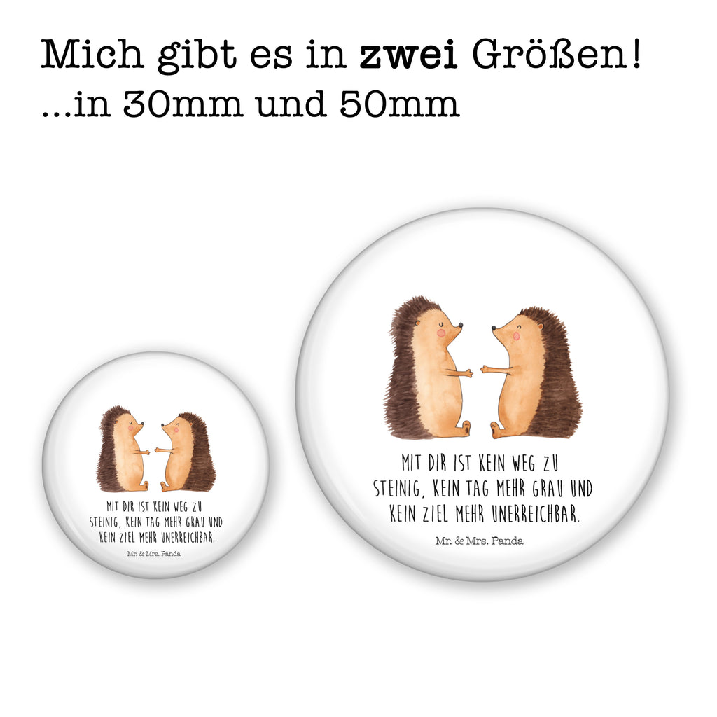 50mm Button Igel Liebe 50mm Button, Button, Pin, Anstecknadel, Liebe, Partner, Freund, Freundin, Ehemann, Ehefrau, Heiraten, Verlobung, Heiratsantrag, Liebesgeschenk, Jahrestag, Hocheitstag, Verliebt, Verlobt, Verheiratet, Geschenk, Liebesbeweis, Hochzeitstag, Hochzeit, Igel