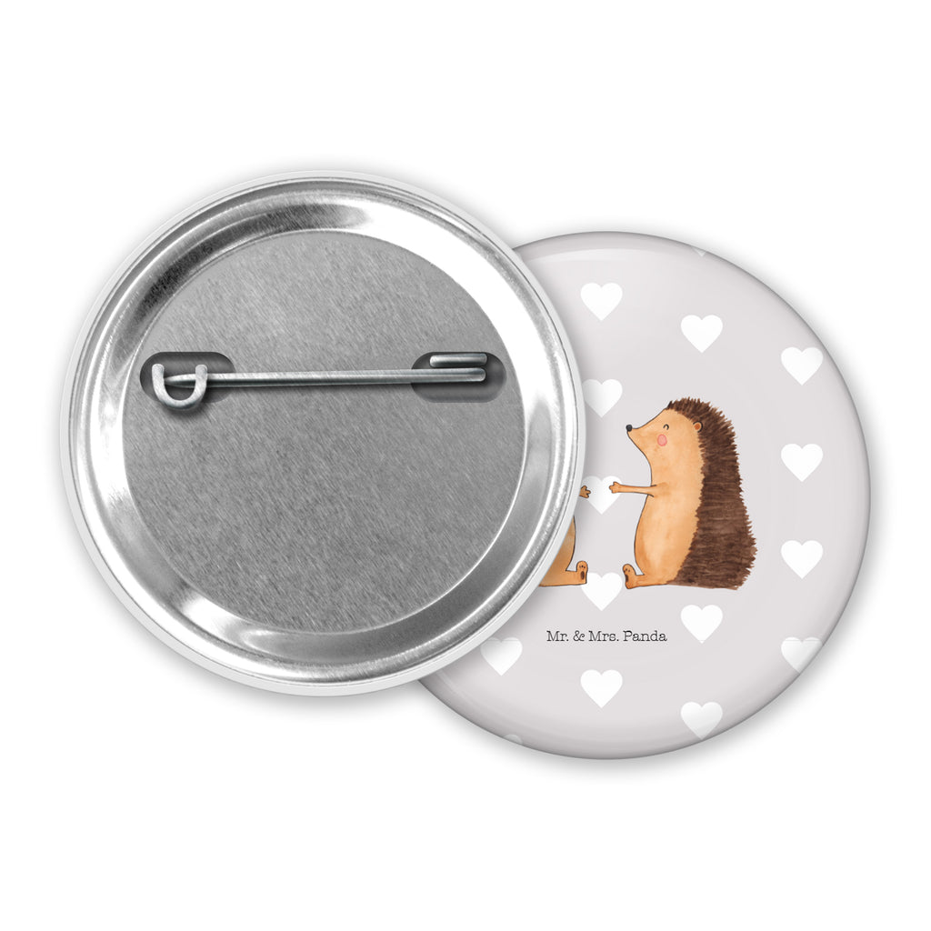 50mm Button Igel Liebe 50mm Button, Button, Pin, Anstecknadel, Liebe, Partner, Freund, Freundin, Ehemann, Ehefrau, Heiraten, Verlobung, Heiratsantrag, Liebesgeschenk, Jahrestag, Hocheitstag, Verliebt, Verlobt, Verheiratet, Geschenk, Liebesbeweis, Hochzeitstag, Hochzeit, Igel