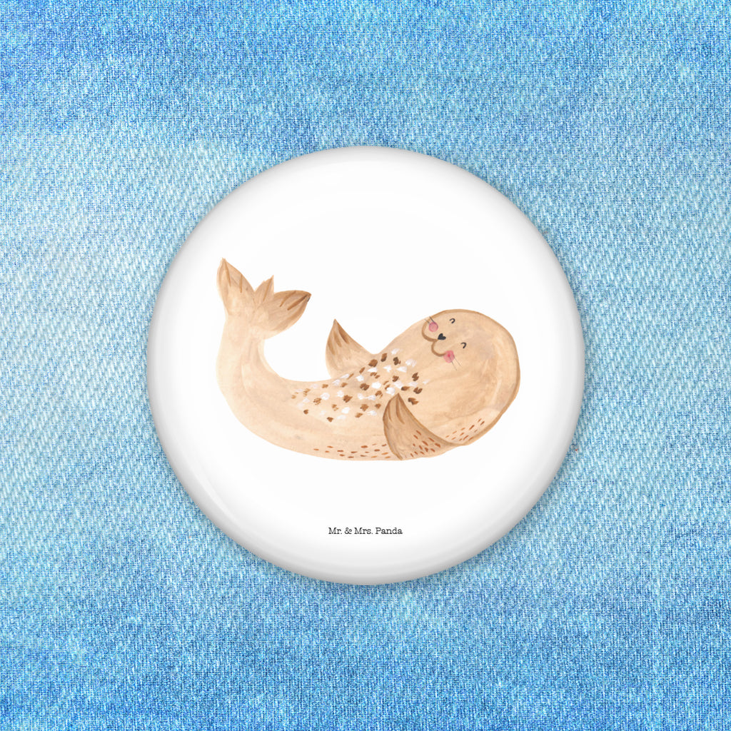 50mm Button Robbe liegend 50mm Button, Button, Pin, Anstecknadel, Tiermotive, Gute Laune, lustige Sprüche, Tiere, Robbe, Robben, Seehund, Strand, Meerestier, Ostsee, Nordsee, Lachen, Freude