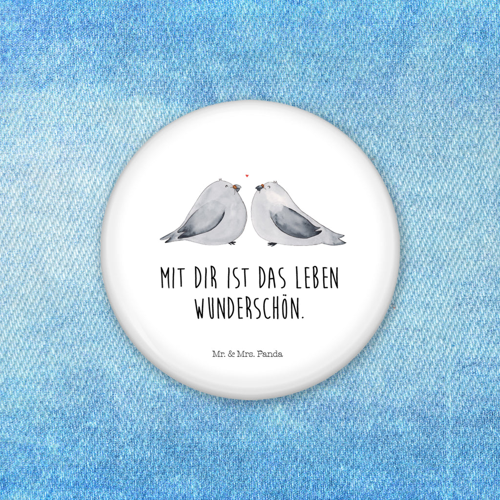 50mm Button Turteltauben Liebe 50mm Button, Button, Pin, Anstecknadel, Liebe, Partner, Freund, Freundin, Ehemann, Ehefrau, Heiraten, Verlobung, Heiratsantrag, Liebesgeschenk, Jahrestag, Hocheitstag, Turteltauben, Turteltäubchen, Tauben, Verliebt, Verlobt, Verheiratet, Geschenk Freundin, Geschenk Freund, Liebesbeweis, Hochzeitstag, Geschenk Hochzeit