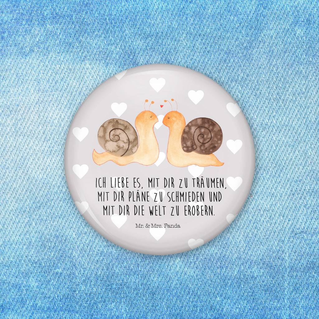 50mm Button Schnecken Liebe 50mm Button, Button, Pin, Anstecknadel, Liebe, Partner, Freund, Freundin, Ehemann, Ehefrau, Heiraten, Verlobung, Heiratsantrag, Liebesgeschenk, Jahrestag, Hocheitstag