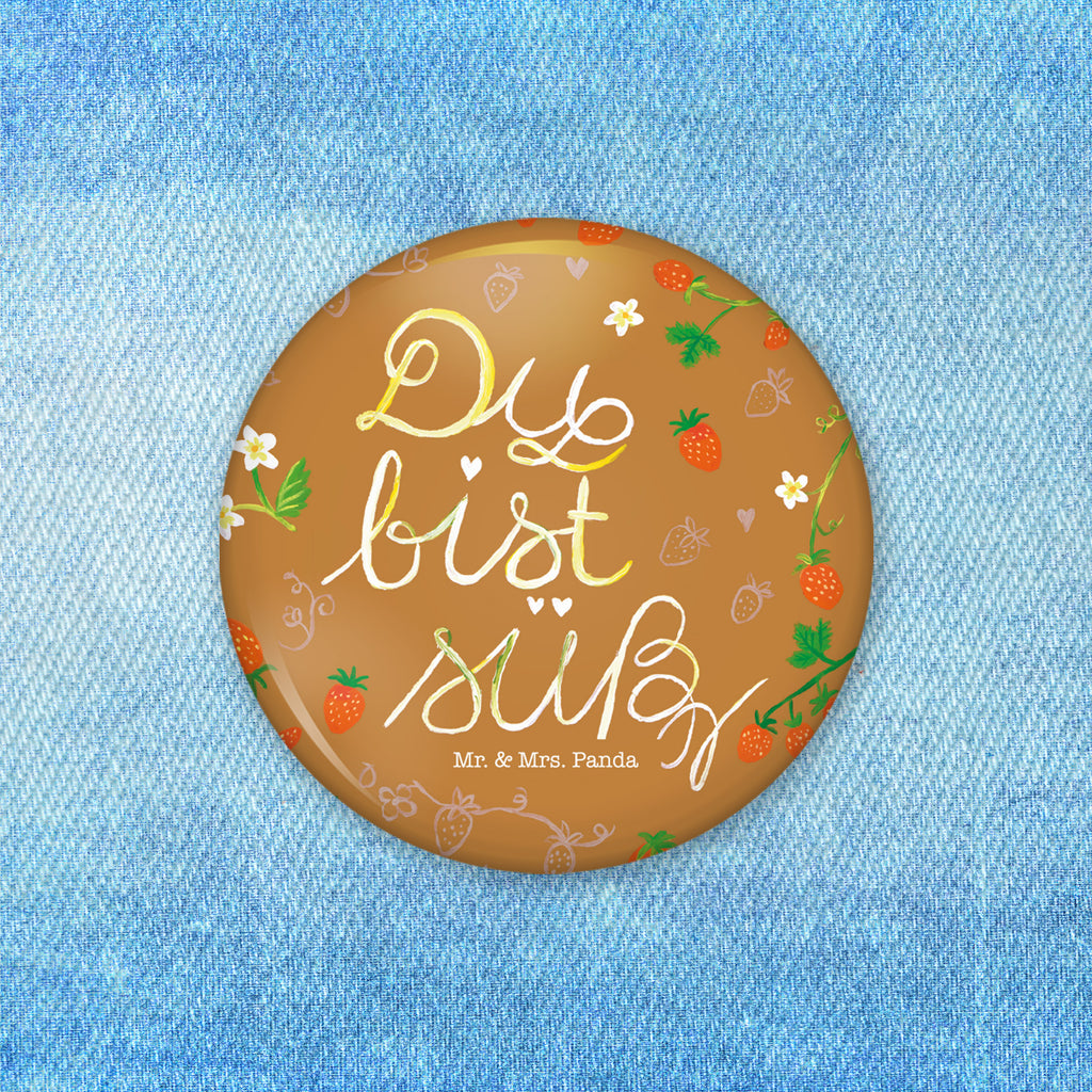 50mm Button Erdbeeren Du bist süß 50mm Button, Button, Pin, Anstecknadel, Blumen Deko, Frühlings Deko, Sommer Deko, Dekoration, positive Botschaft, Naturliebhaber, Outdoor, Natur, Abenteuer, Erdbeere, süß, Du bist süß, Liebe Spruch, Liebe Zitat, Kompliment, Geschenk Freundin, Jahrestag, Geschenk Partner, Deko