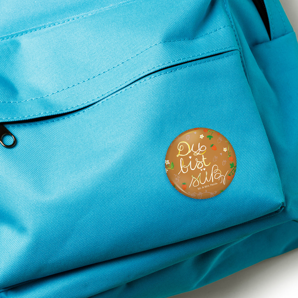 50mm Button Erdbeeren Du bist süß 50mm Button, Button, Pin, Anstecknadel, Blumen Deko, Frühlings Deko, Sommer Deko, Dekoration, positive Botschaft, Naturliebhaber, Outdoor, Natur, Abenteuer, Erdbeere, süß, Du bist süß, Liebe Spruch, Liebe Zitat, Kompliment, Geschenk Freundin, Jahrestag, Geschenk Partner, Deko