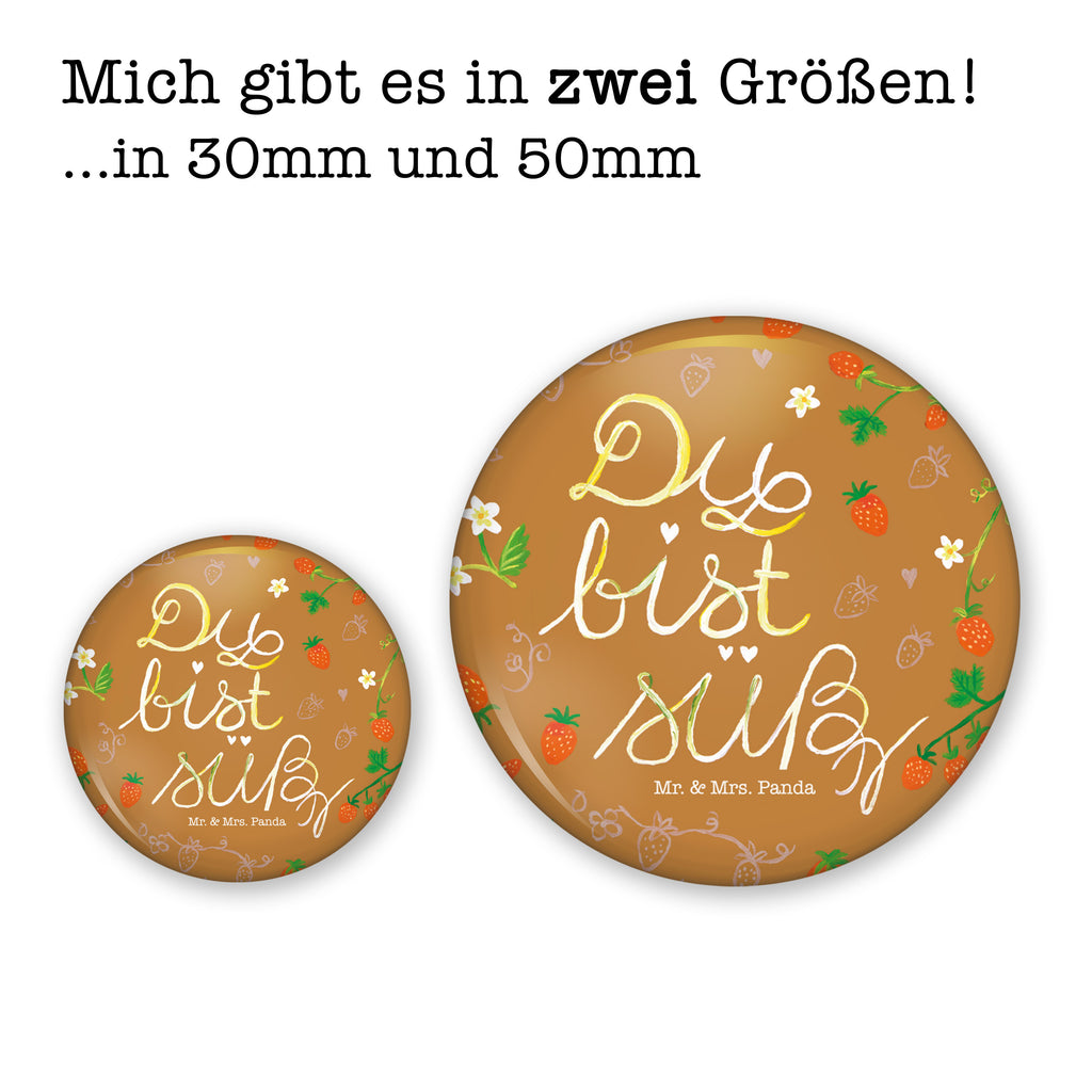 50mm Button Erdbeeren Du bist süß 50mm Button, Button, Pin, Anstecknadel, Blumen Deko, Frühlings Deko, Sommer Deko, Dekoration, positive Botschaft, Naturliebhaber, Outdoor, Natur, Abenteuer, Erdbeere, süß, Du bist süß, Liebe Spruch, Liebe Zitat, Kompliment, Geschenk Freundin, Jahrestag, Geschenk Partner, Deko