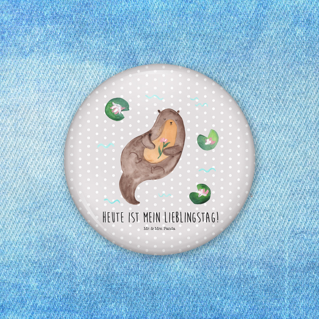 50mm Button Otter mit Seerose 50mm Button, Button, Pin, Anstecknadel, Otter, Fischotter, Seeotter, Otter Seeotter See Otter