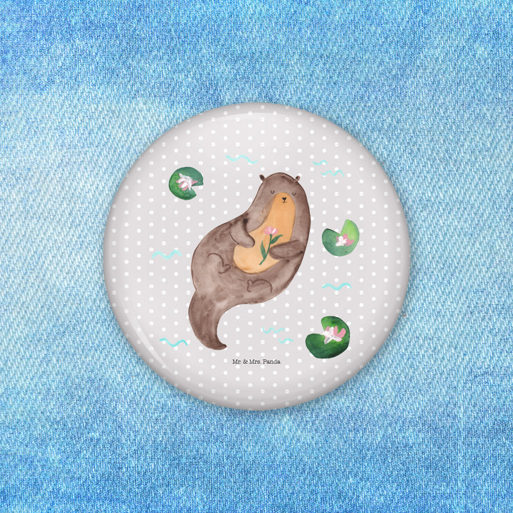 50mm Button Otter mit Seerose 50mm Button, Button, Pin, Anstecknadel, Otter, Fischotter, Seeotter, Otter Seeotter See Otter