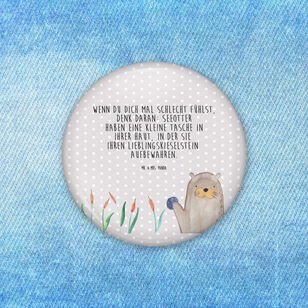 50mm Button Otter mit Stein 50mm Button, Button, Pin, Anstecknadel, Otter, Fischotter, Seeotter, Otter Seeotter See Otter